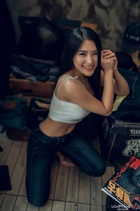 Stunning Gallery of Thai Beauty Namfar Wareekun: A Blend of Elegance and Youthful Charm - image 37