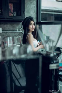 Stunning Gallery of Thai Beauty Namfar Wareekun: A Blend of Elegance and Youthful Charm - image 1