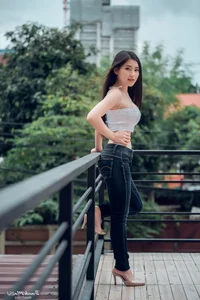 Stunning Gallery of Thai Beauty Namfar Wareekun: A Blend of Elegance and Youthful Charm - image 32