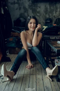 Stunning Gallery of Thai Beauty Namfar Wareekun: A Blend of Elegance and Youthful Charm - image 22