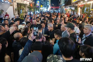 Tech Meets Tradition: Prime Minister Pham Minh Chinh and Nvidia CEO Enjoy Hanoi Street Food - image 11