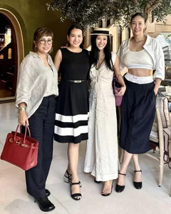 Sao Việt khoe khoảnh khắc đời thường: Tùng Dương tậu xế hộp, Hà Tăng hạnh phúc bên gia đình - image 0