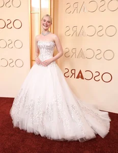 Best Dressed Stars at the 2026 Oscars: Red Carpet Fashion Highlights and Celebrity Style - image 5