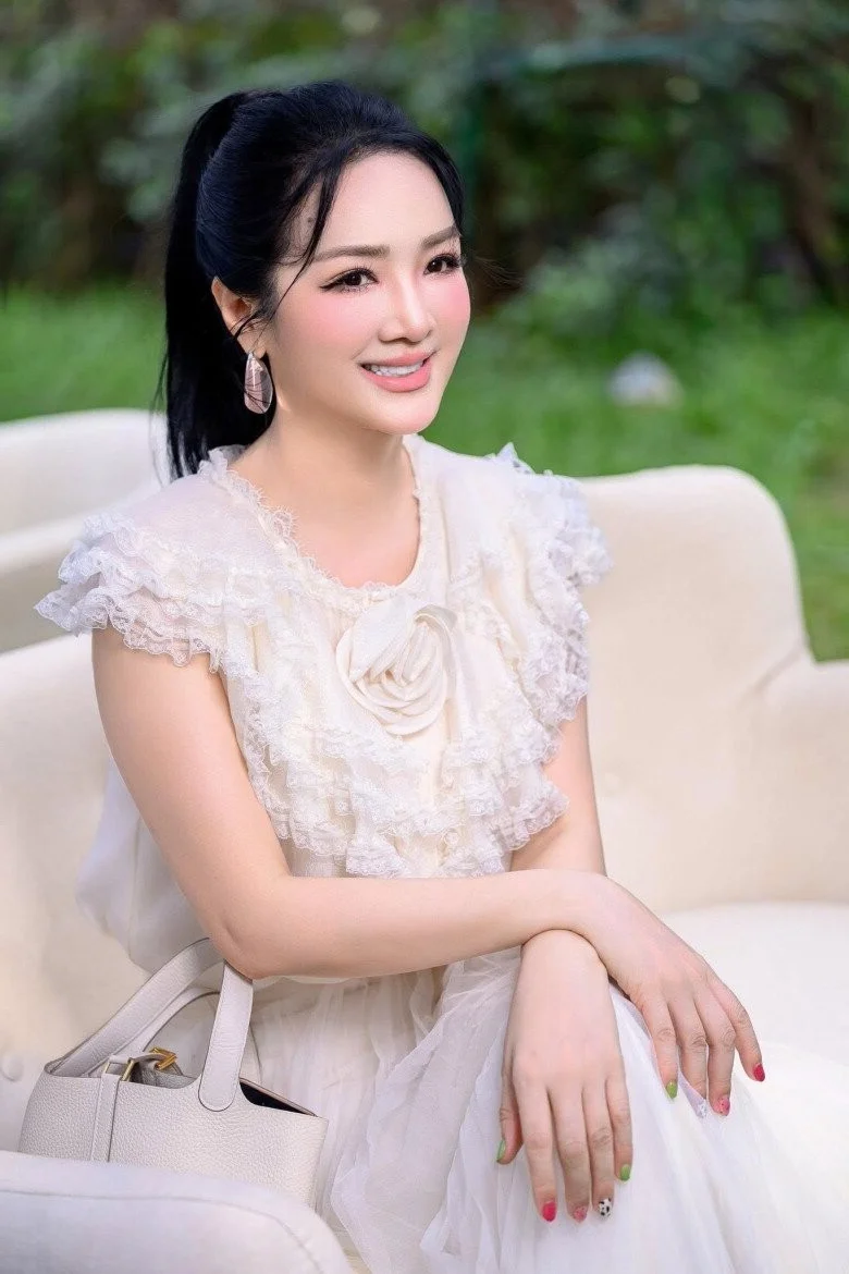 Miss Giang My’s Luxury 1,000sqm Mansion and Her Ageless Beauty Secrets at Nearly 60