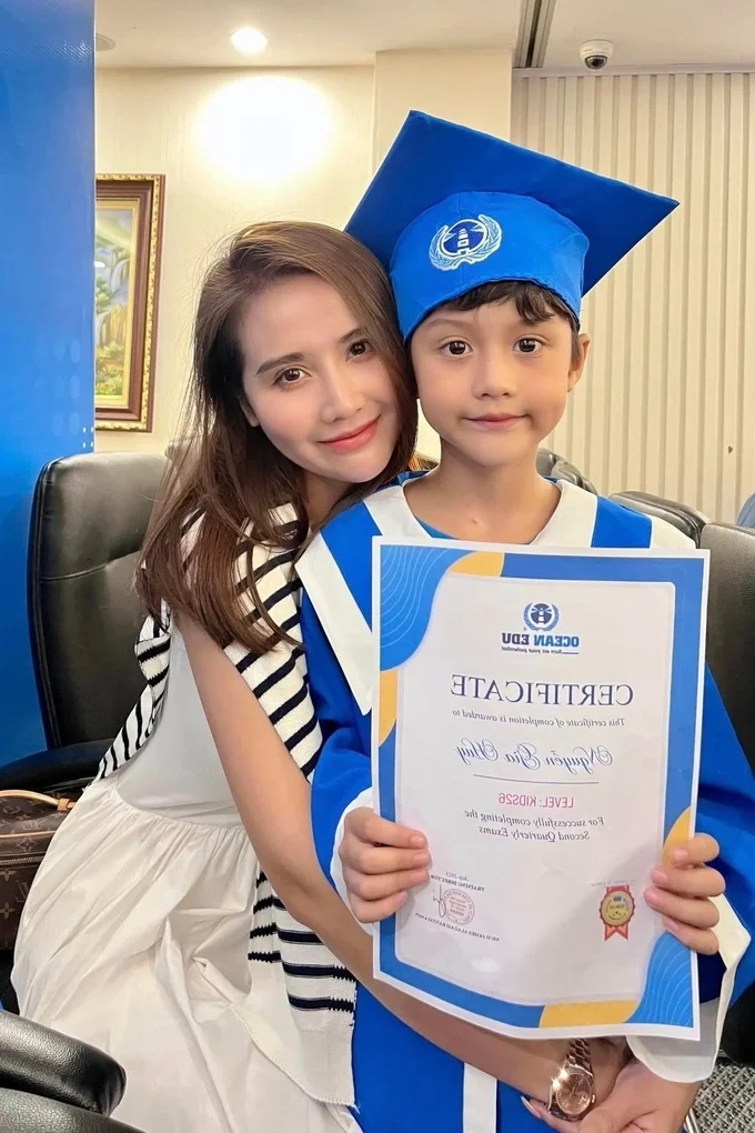 Dam Thu Trang Stuns with Incredible Postpartum Figure Just Three Months After Giving Birth