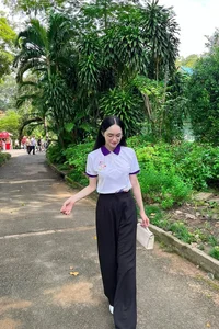 Dam Thu Trang Stuns with Incredible Postpartum Figure Just Three Months After Giving Birth - image 2