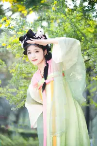 Graceful Hanfu Beauty with Dreamy Butterfly Kite - Zi Yu, YiTuYu Vol.8737 - image 1