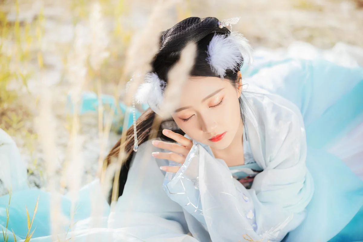 YiTuYu Art Language Vol.4221: Featuring the Elegant Qi Luo Sheng De Xiao Su Su
