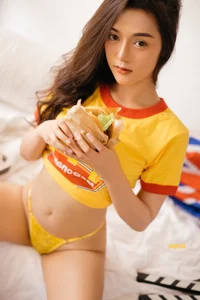 Thapani Meemungtham: The Radiant Beauty of Thai Fashion Modeling - image 18