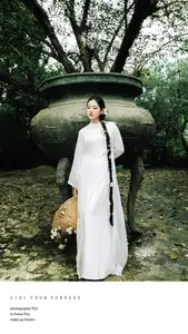 VGU No.186: Discover the Serene East Asian Beauty with White Flowers – A Captivating Traditional Charm - image 3
