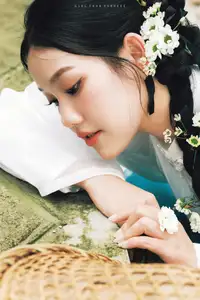 VGU No.186: Discover the Serene East Asian Beauty with White Flowers – A Captivating Traditional Charm - image 5
