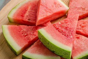 The Genius Chopstick Trick to Pick the Perfect Watermelon - image 4