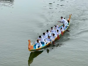 The Truth Behind the Ha Tinh Boat Racing Festival Fashion Controversy - image 7