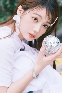 YiTuYu Art Language Vol.7005: Elegant Portrait Series Featuring Gao Leng Xiao Bie Tu - image 6