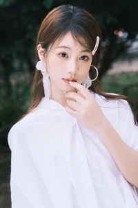 YiTuYu Art Language Vol.7005: Elegant Portrait Series Featuring Gao Leng Xiao Bie Tu - image 25