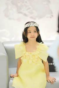 Stylish 7-Year-Old Daughter of Runner-Up Inherits Mother's Great Fashion Genes - image 3