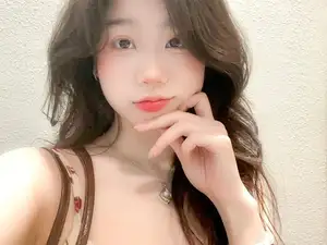 Female Bartender's Stunning Transformation: Irresistible Beauty and Alluring Style - image 2