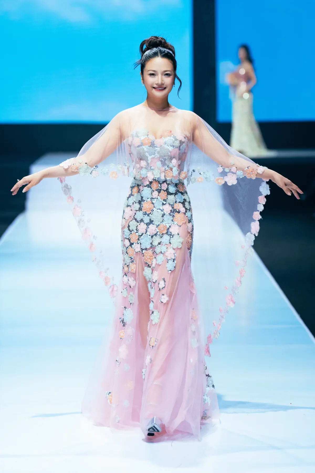Actresses Luong Thu Trang and Kieu Anh Stunning in Bridal Wear