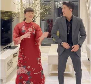 Inside Comedian Van Dung's Elegant Hanoi Apartment Decorated for Tet 2024 - image 7