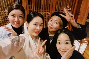 Son Ye Jin Radiates Beauty in Traditional Hanbok: Hyun Bin’s Special Reaction Captivates Fans - image 5
