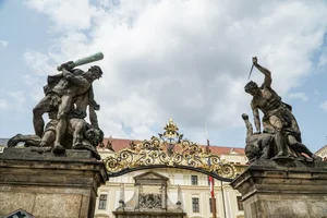 Discovering the World's Largest Ancient Castle: A Journey Through History and Architecture - image 0
