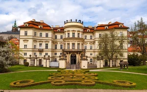 Discovering the World's Largest Ancient Castle: A Journey Through History and Architecture - image 1
