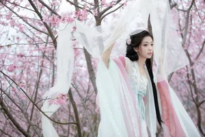 Artistic Excellence: Zhi Zhi Qi in YiTuYu Vol.7214 - image 1