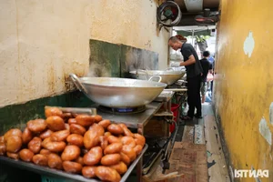 Hanoi's Famous Donut Shop: Earning 50 Million VND Daily Through Tradition - image 7