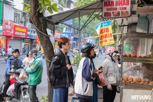 Hanoi's Famous Donut Shop: Earning 50 Million VND Daily Through Tradition - image 8