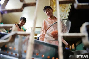 Hanoi's Famous Donut Shop: Earning 50 Million VND Daily Through Tradition - image 9