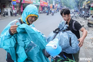 Hanoi's Famous Donut Shop: Earning 50 Million VND Daily Through Tradition - image 4