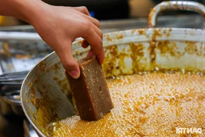 Hanoi's Famous Donut Shop: Earning 50 Million VND Daily Through Tradition - image 1