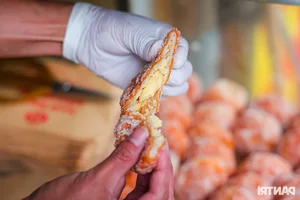 Hanoi's Famous Donut Shop: Earning 50 Million VND Daily Through Tradition - image 2