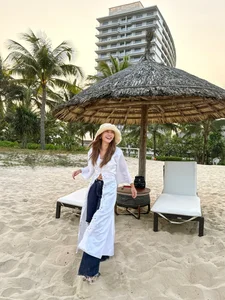 Ageless Elegance: How Yen Trang Redefines Travel Fashion and Youthful Style at 42 - image 7