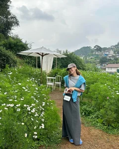 Ageless Elegance: How Yen Trang Redefines Travel Fashion and Youthful Style at 42 - image 4