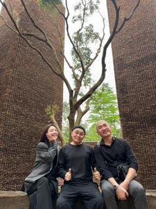 Vietnamese Artists Gather at Mother Goddess Museum to Celebrate Xuan Hinh's Birthday - image 0