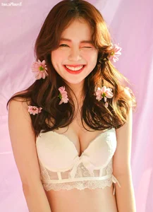 Elegant Lingerie Photoshoot Featuring Korean Model Haneul - image 20