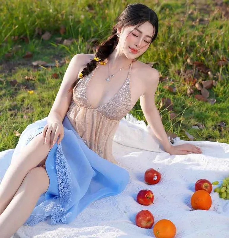 Exploring the Radiant Beauty of Saigon Hot Girl Hong Vy: A Pageant-Ready Look and Modern Style