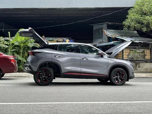 Safety Concerns: Chinese Car Model Bound for Vietnam Suffers Mechanical Failure in Malaysia - image 5