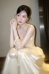 Vietnamese Showbiz Highlights: Ngoc Trinh Closes Restaurant and Chi Trung’s Playful Appeal - image 6