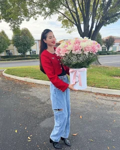 Pham Huong's Business Owner Fashion: A Stunning Daily Style Guide - image 4