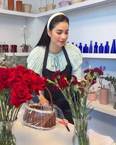 Pham Huong's Business Owner Fashion: A Stunning Daily Style Guide - image 1