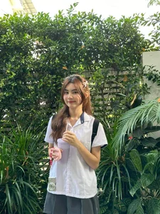 The Rising Star: Quyen Linh’s Daughter Impresses with Stunning Height and Western Beauty - image 5