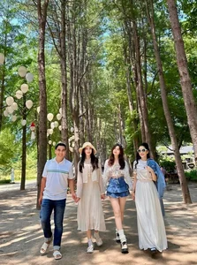The Rising Star: Quyen Linh’s Daughter Impresses with Stunning Height and Western Beauty - image 3