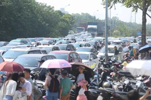 Record Visitors at the New Vietnam Military History Museum in Hanoi - image 9
