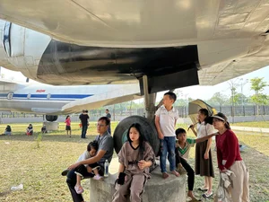 Record Visitors at the New Vietnam Military History Museum in Hanoi - image 6