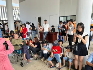 Record Visitors at the New Vietnam Military History Museum in Hanoi - image 5