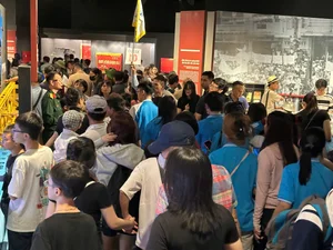 Record Visitors at the New Vietnam Military History Museum in Hanoi - image 8