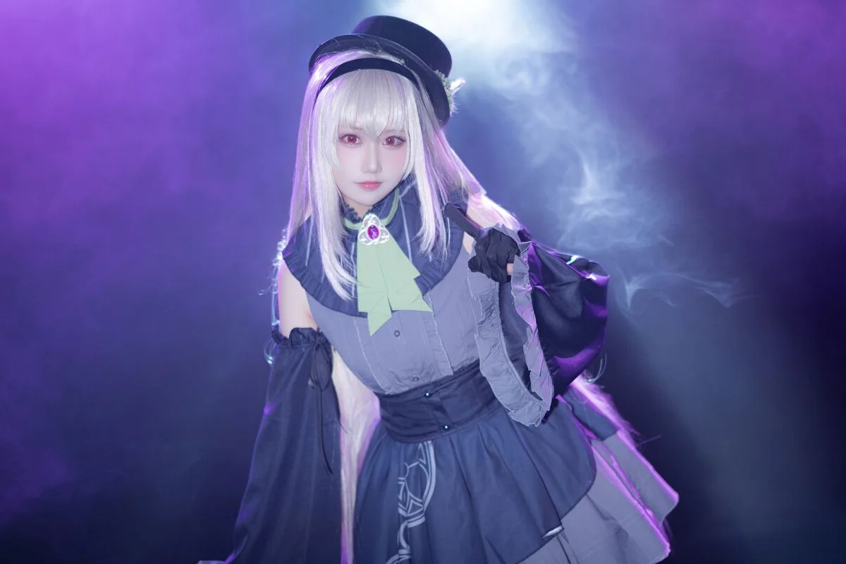 The Enchanting Idol Charm of Sakurako Utazumi by Lunananya - Blue Archive