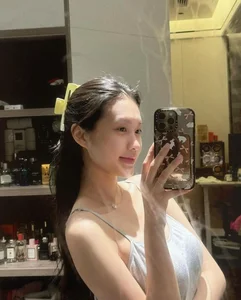 Doãn Hải My’s Radiant Postpartum Glow: A Stunning No-Makeup Gallery - image 1